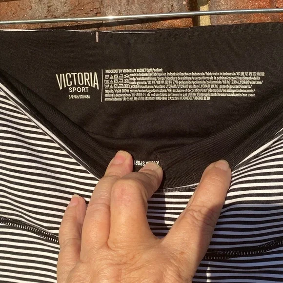 Victoria's Secret Knockout Sport Leggings Small/P Black and White stripe - Picture 3 of 4